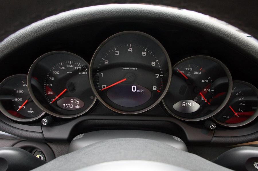  Porsche 911 GTS 2011 года  (фото 26 из 44)